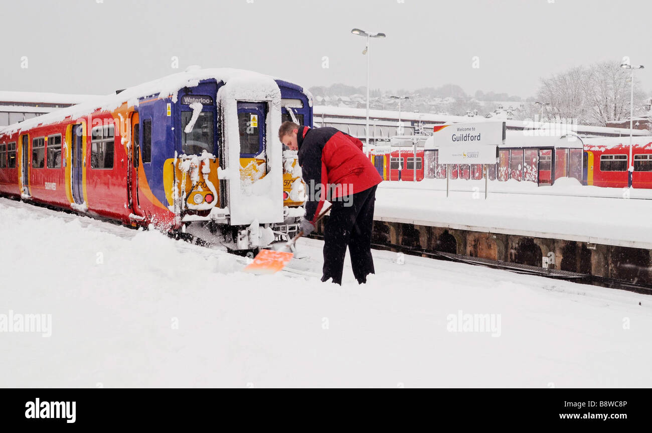 Guildford Train Station in London closed due to heavy snowfall, February 2009 Stock Photo