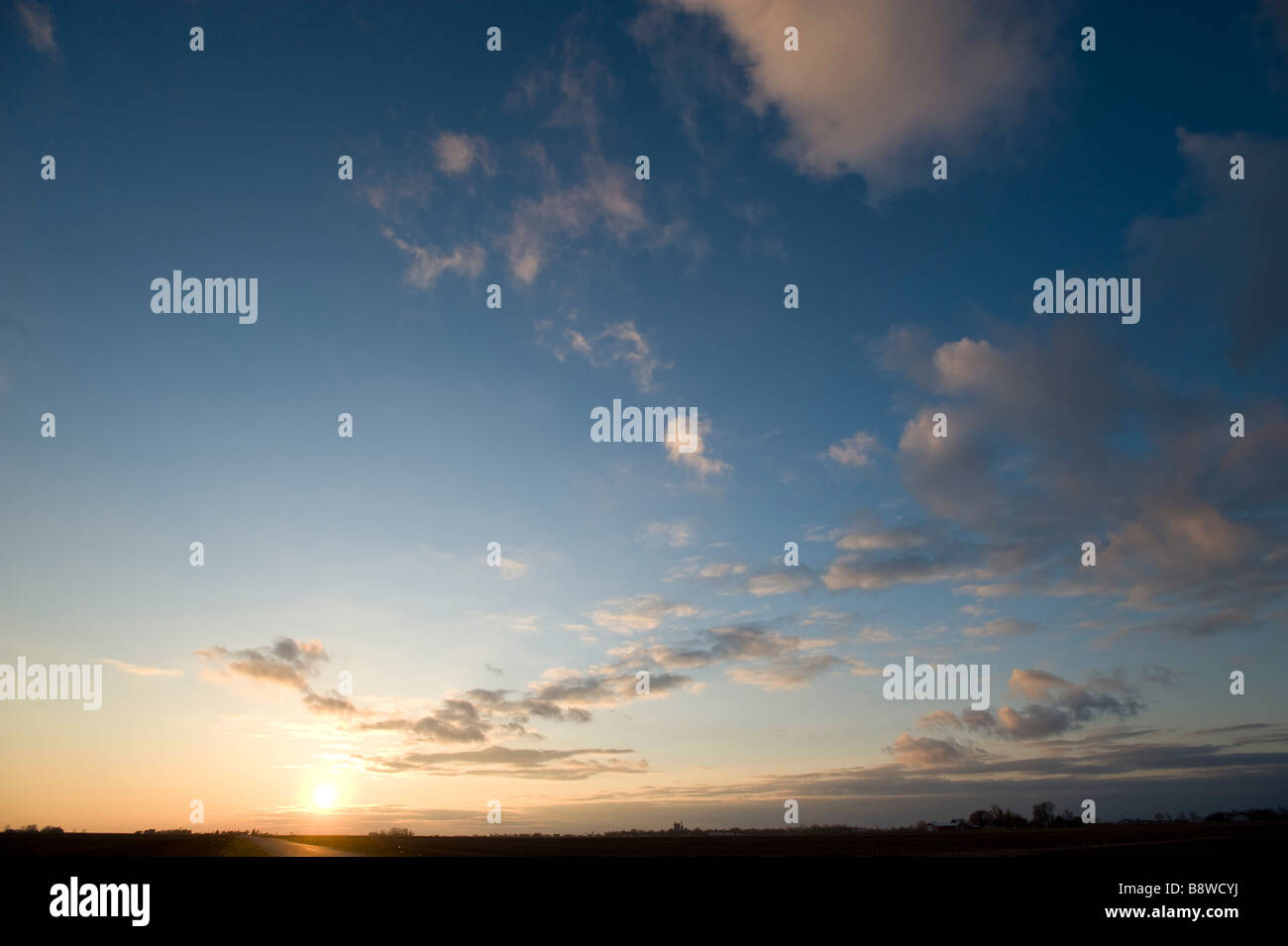 Cloudy sky sunset clouds hi-res stock photography and images - Alamy