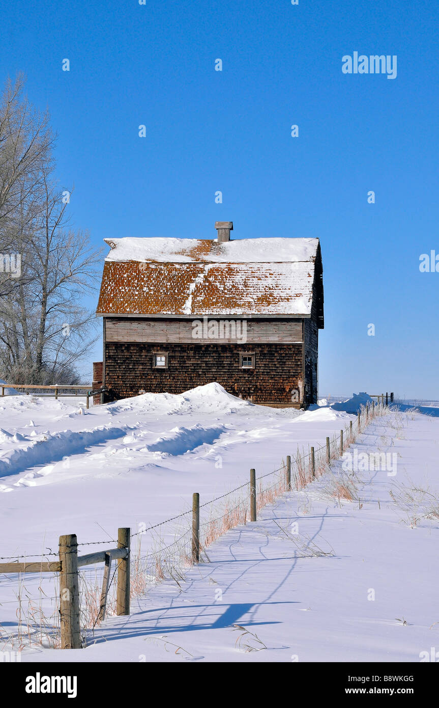 Old farm and barn scenic image hi-res stock photography and images - Alamy