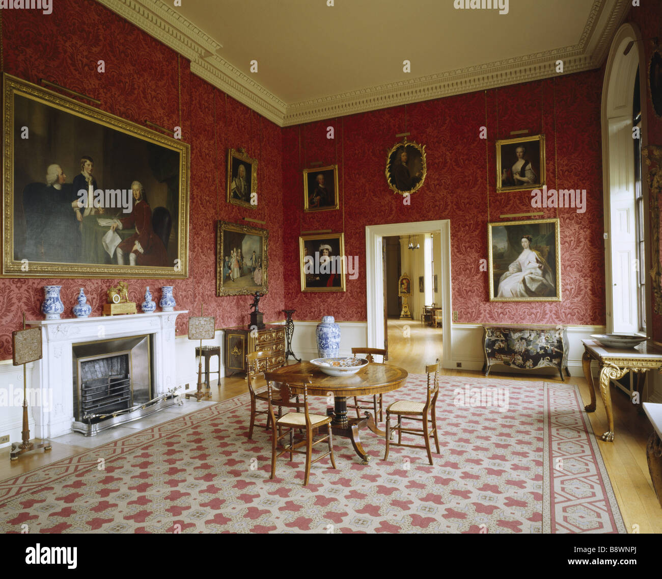 Stately home interior wallpaper hi-res stock photography and images - Alamy