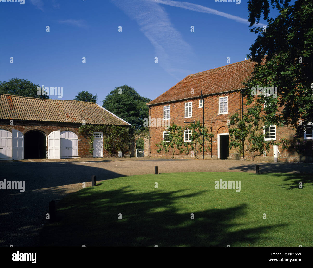 Coach houses hires stock photography and images Alamy