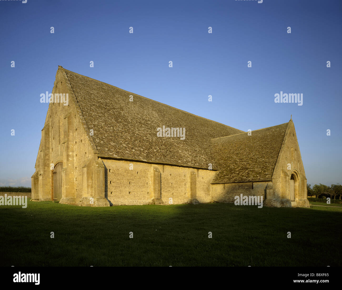 The Barn at Great Coxwell a stone built C13th monastic barn with stone tiles Stock Photo