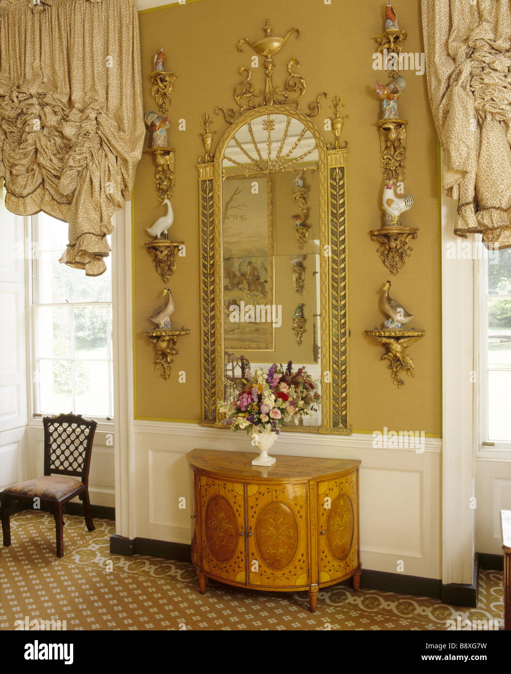 Festooned curtains hires stock photography and images Alamy