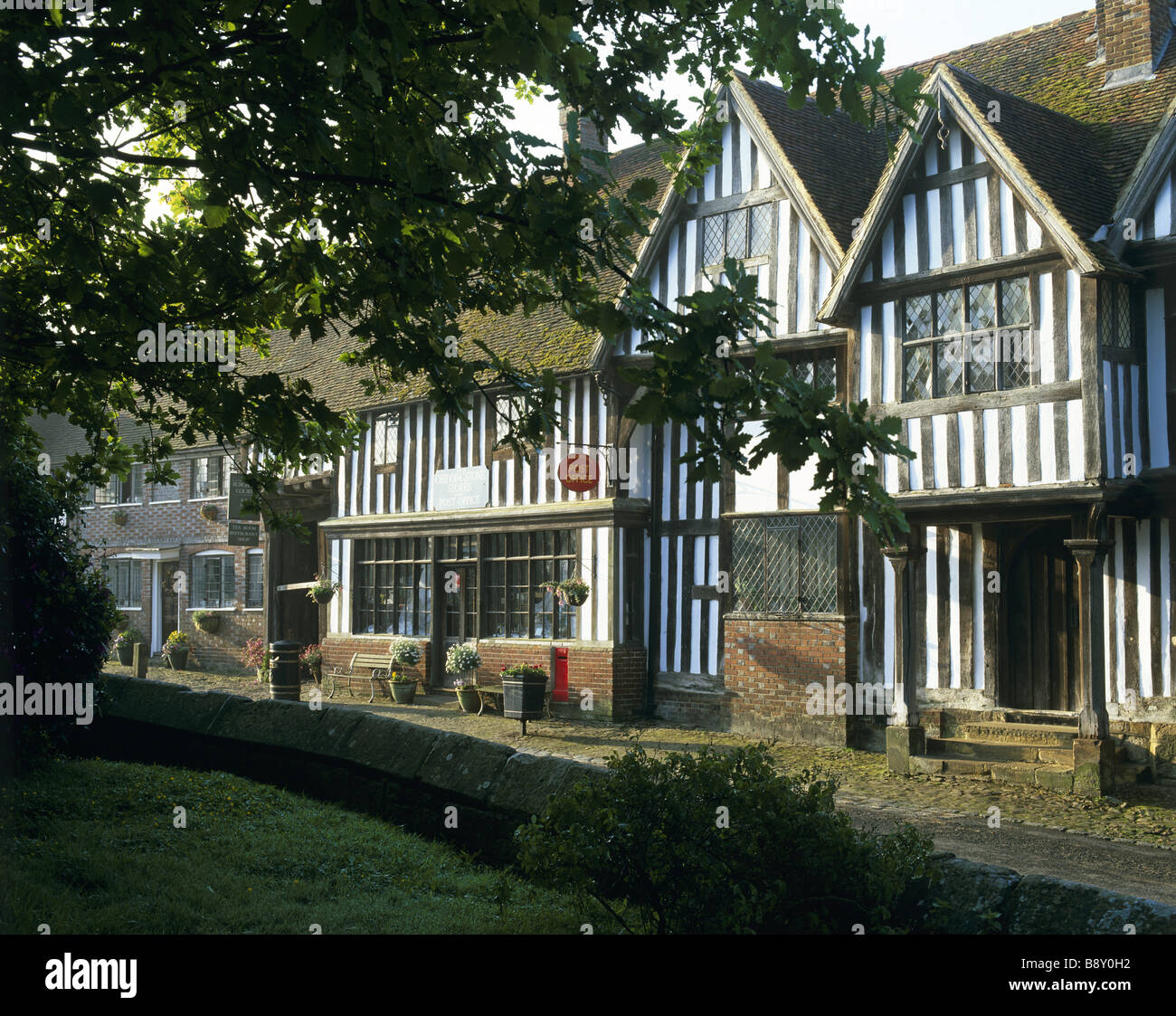 Part of Chiddingstone Village in Kent showing the Post Office and general store Stock Photo