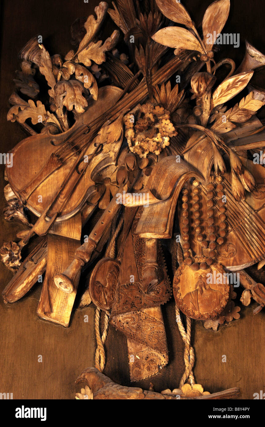 Late C17th wood carving by Grinling Gibbons in the Carved Room at at Petworth House Stock Photo