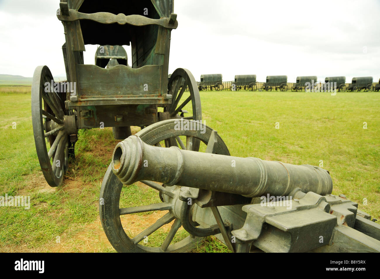 Dundee, KwaZulu-Natal, South Africa, battlefield, landscape, cannon and wagons of Afrikaners facing Zulu army, Battle of Blood River, 16 December 1838 Stock Photo