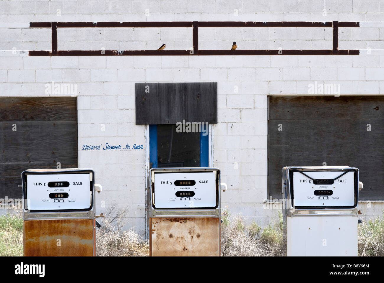 Abandoned gas station in a desert, Winnemucca, Nevada, USA Stock Photo