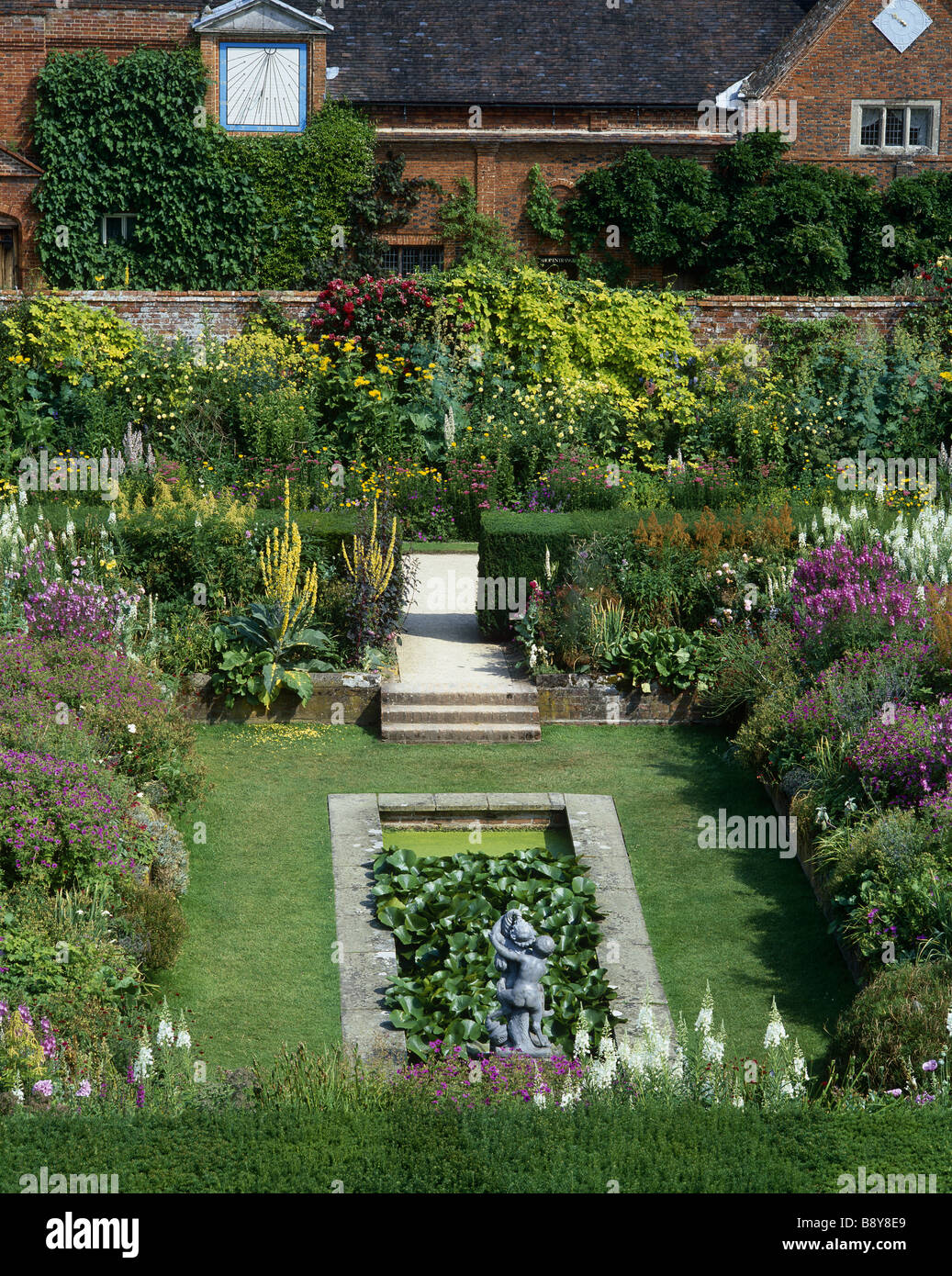 Packwood house pond hires stock photography and images Alamy