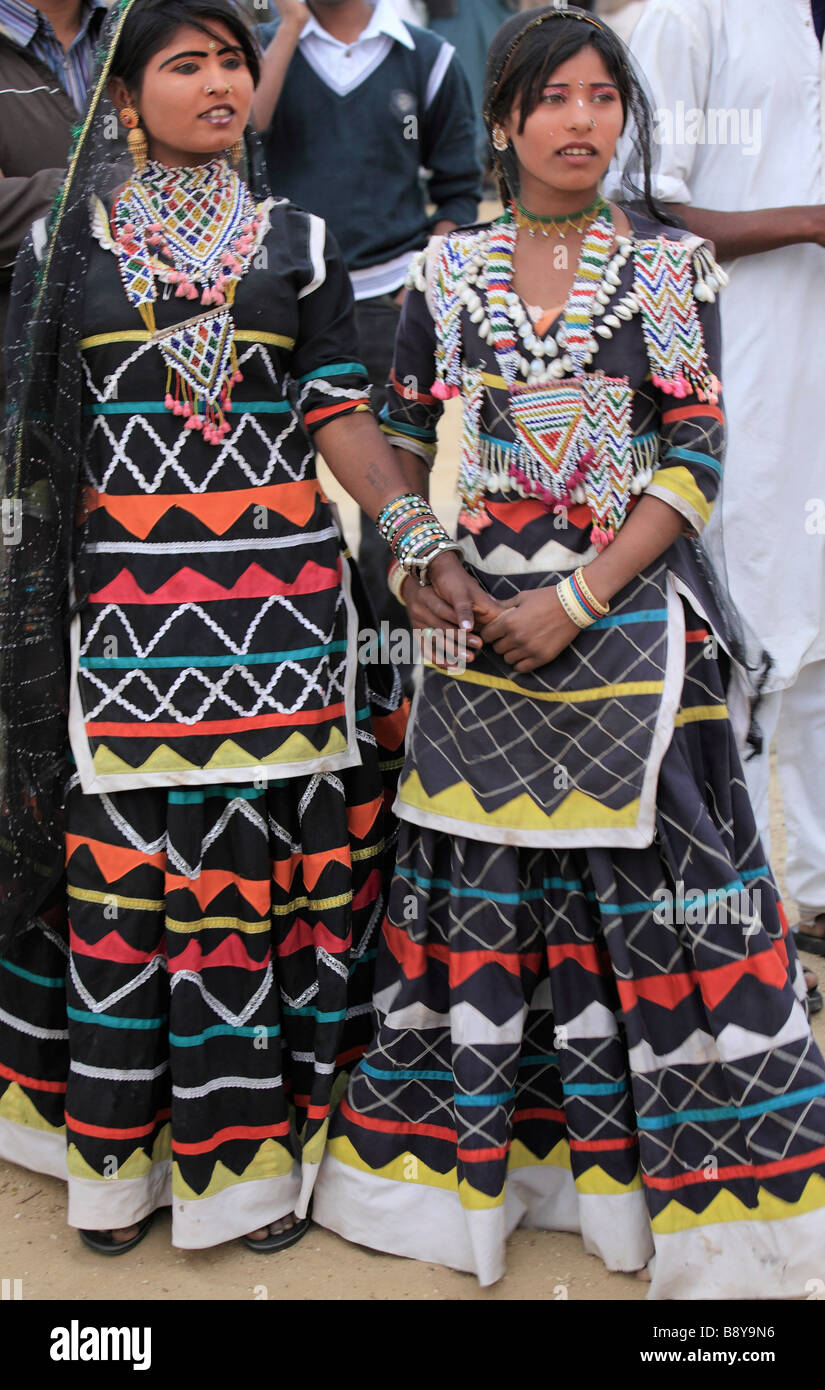 India Rajasthan Thar Desert Sam Sand Dunes two rajasthani girls Stock Photo