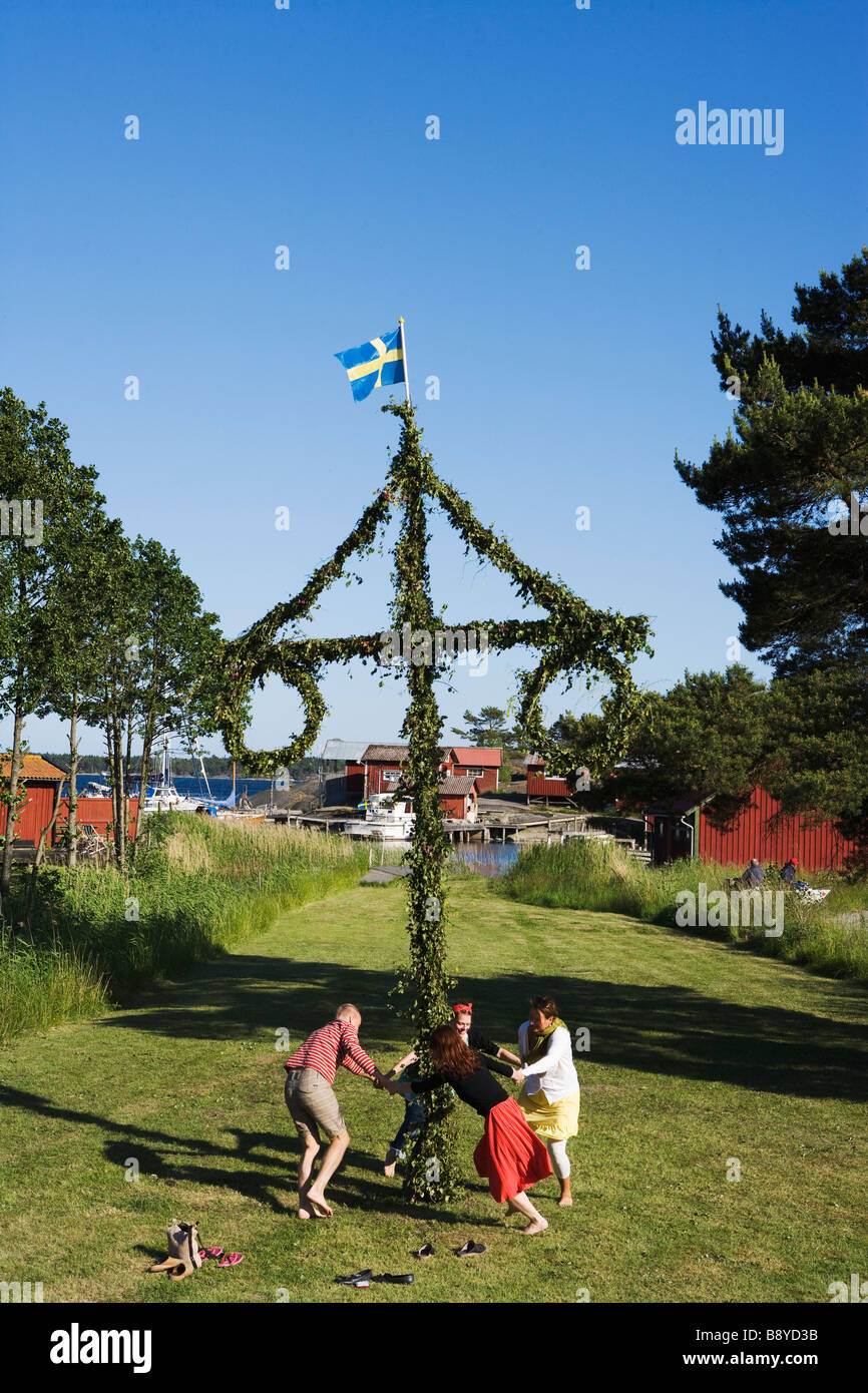 People dancing around the maypole for midsummer Sweden Stock Photo Alamy