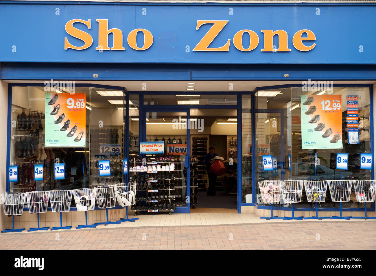 exterior, Shoe Zone shoe shop missing a letter E  in Milford Haven Pembrokeshire Wales UK Stock Photo