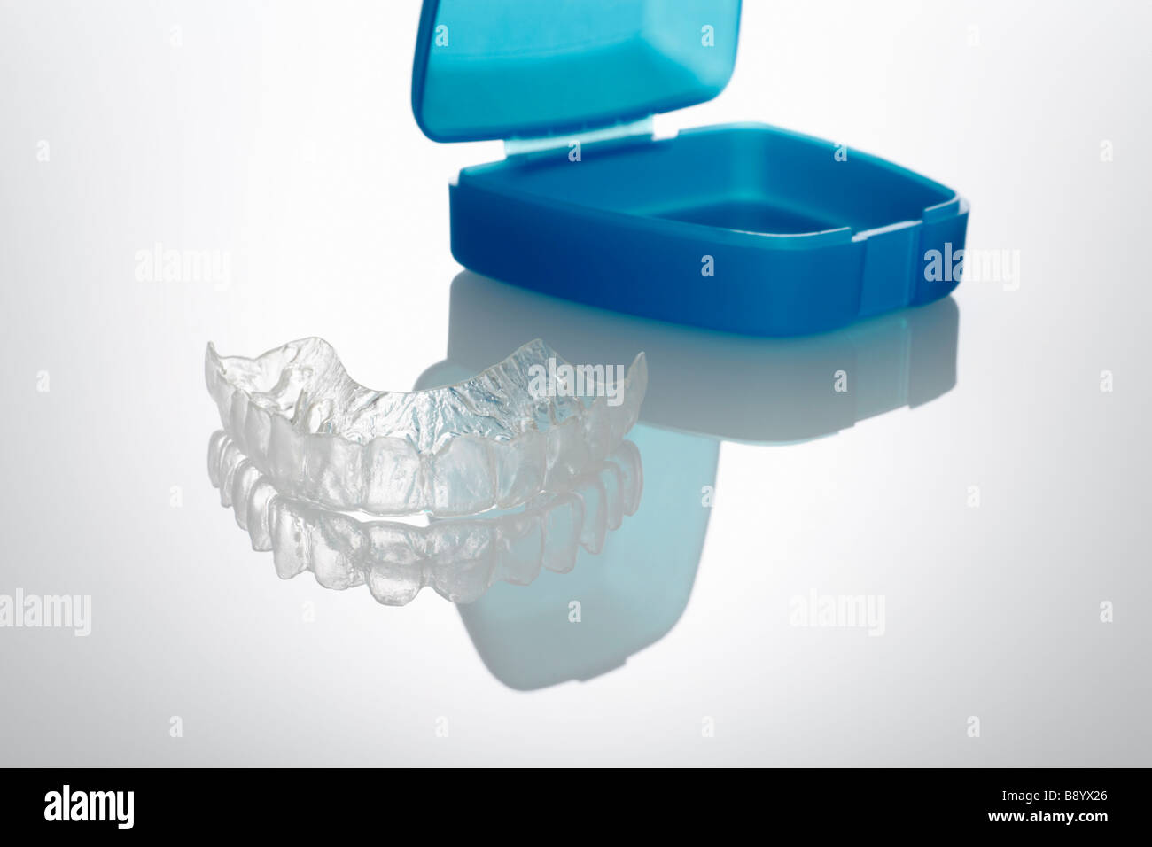 Kunststoffzahnschiene mit Aufbewahrungsbox Stock Photo