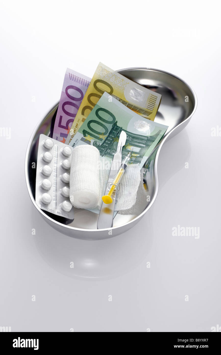 Edelstahl Nierenschale mit Euroscheinen Stock Photo