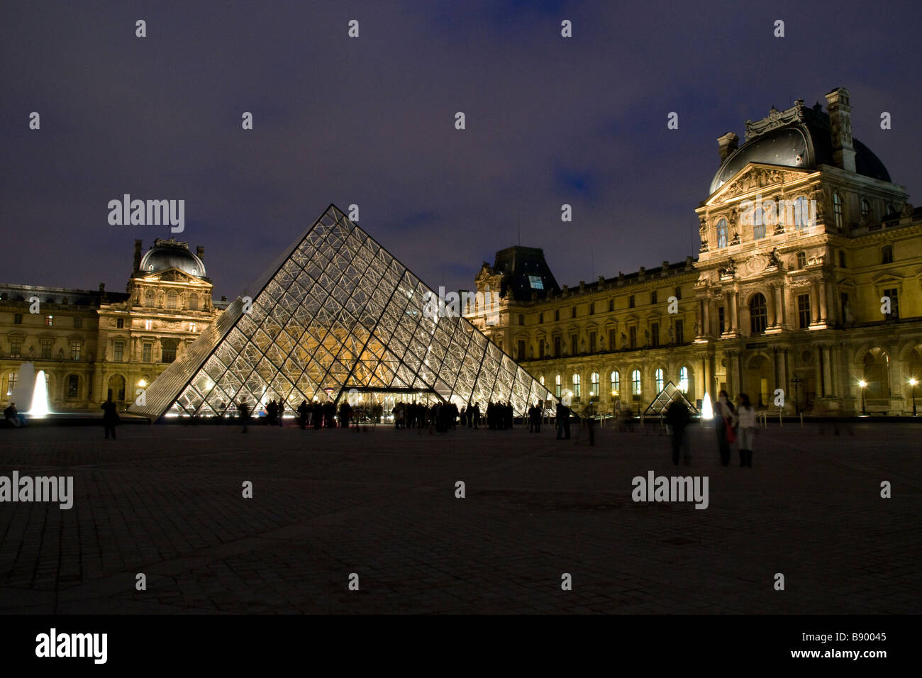 Main courtyard entrance palace hi res stock photography and images Alamy