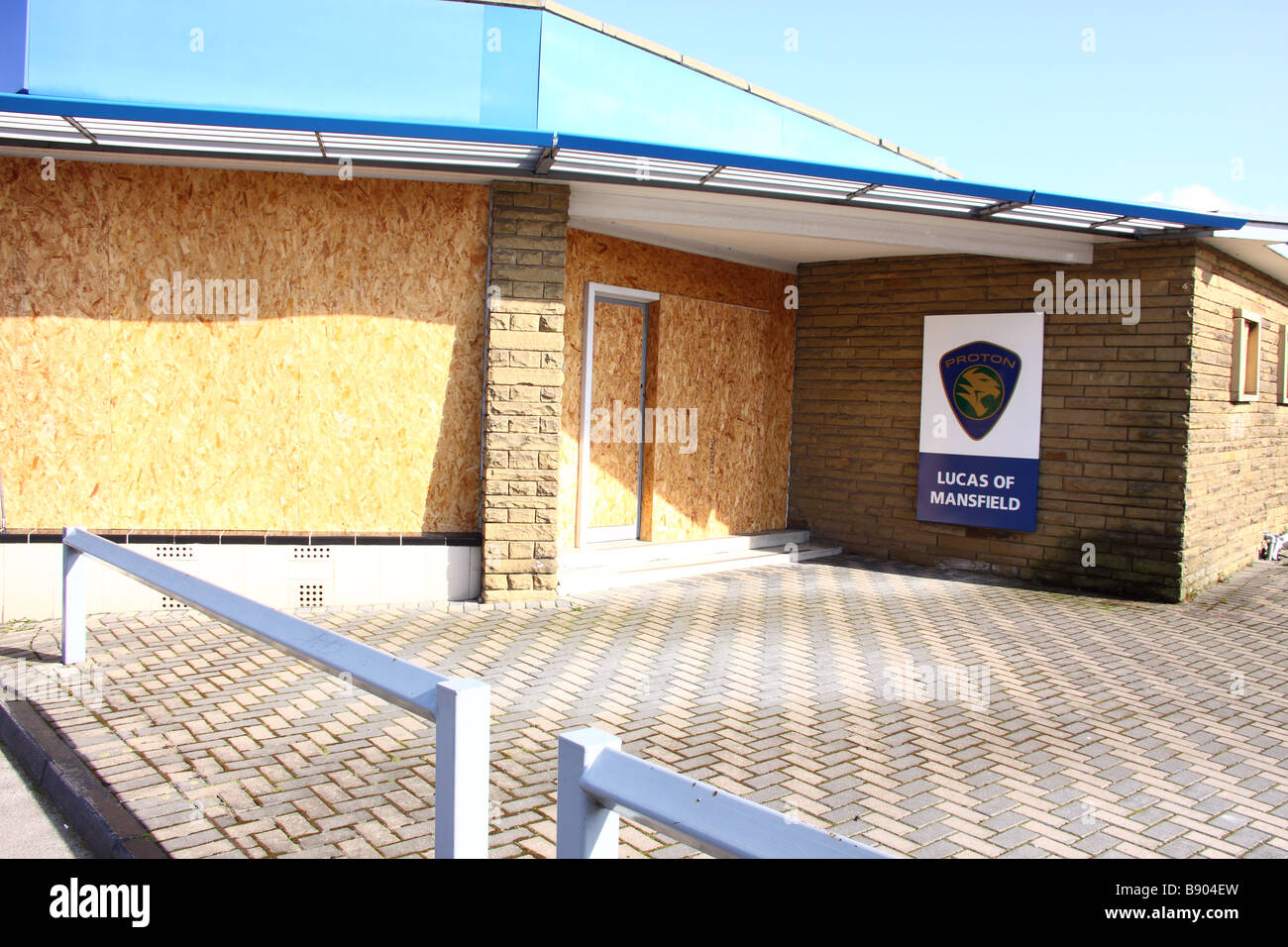 proton car dealership mansfield boarded up and closed down Stock Photo