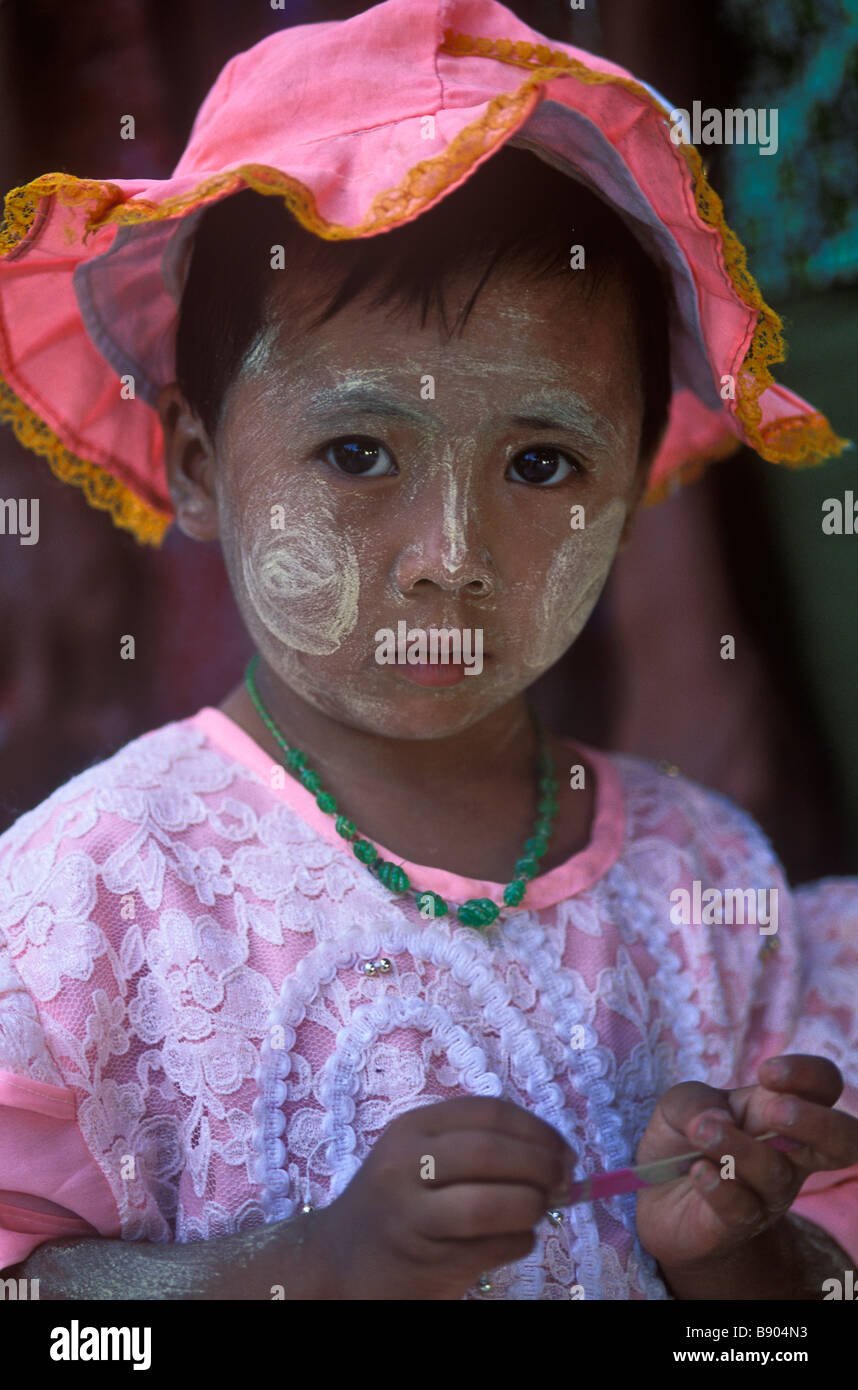 Young Burmese girl wearing tanaka bark sandalwood powder as both decoration and protection against the sun Stock Photo