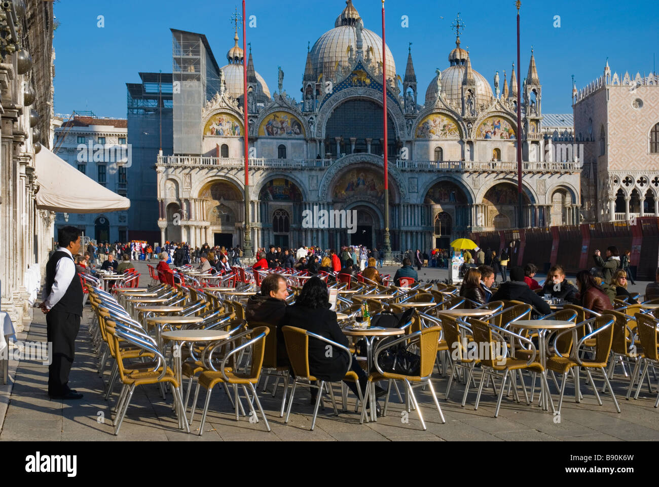 Restaurant terraces in square hi-res stock photography and images - Alamy