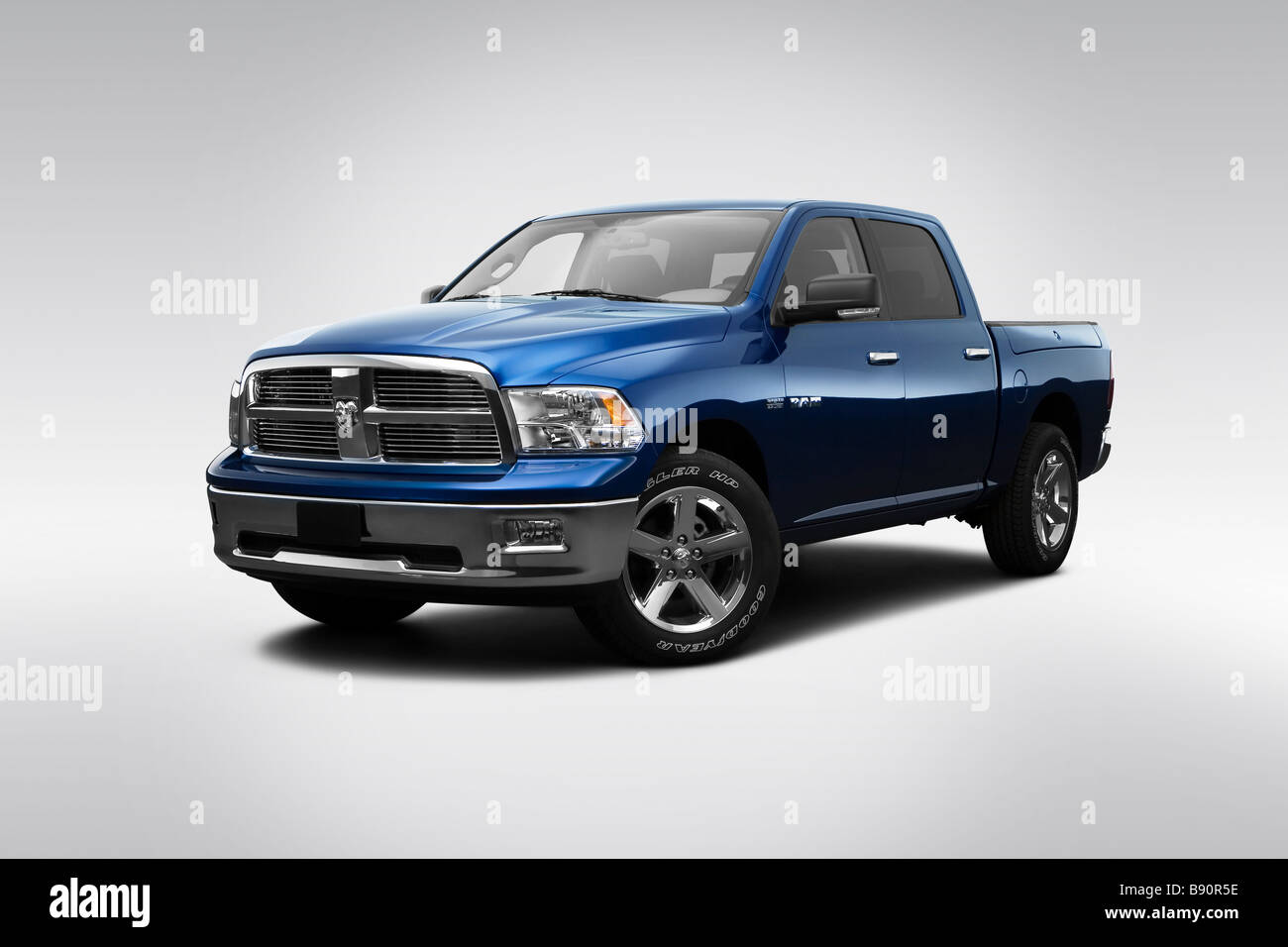 2009 Dodge Ram 1500 SLT in Blue - Front angle view Stock Photo