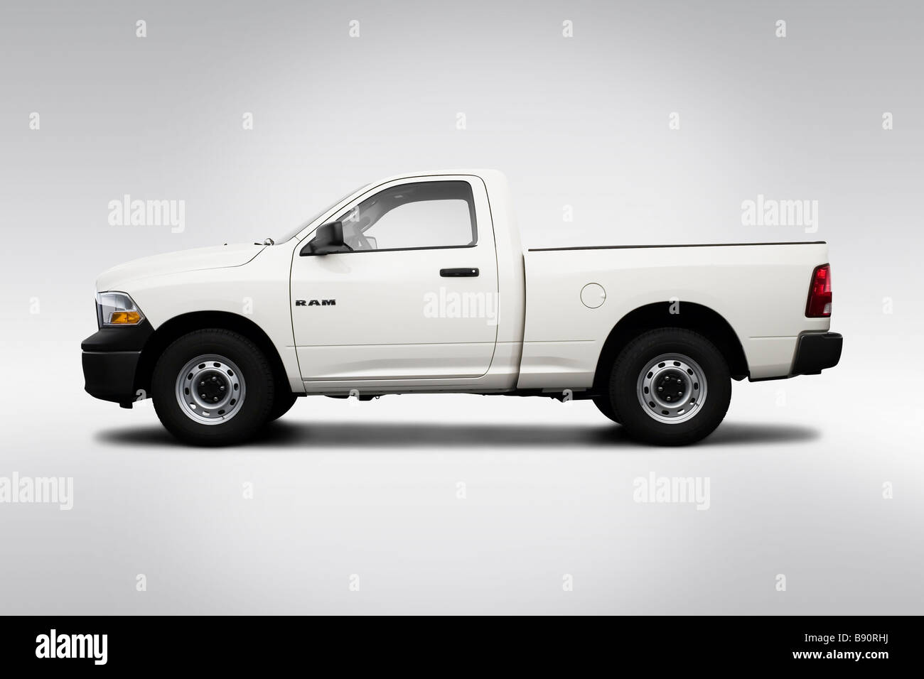 2009 Dodge Ram 1500 ST in White - Drivers Side Profile Stock Photo - Alamy