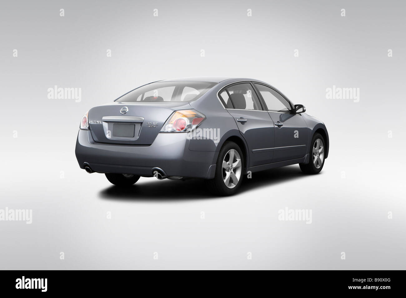 2009 Nissan Altima 3.5 SE in Gray - Rear angle view Stock Photo