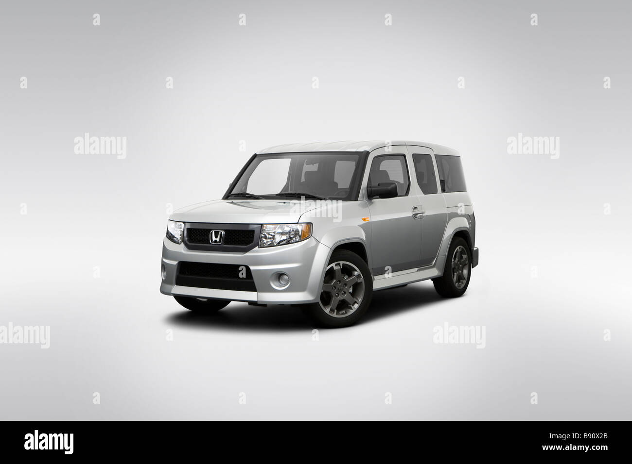 2009 Honda Element SC in Silver - Front angle view Stock Photo