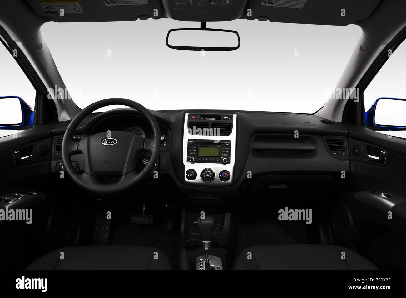Pirata Altitud Sin lugar a dudas 2009 Kia Sportage EX V6 in Blue - Dashboard, center console, gear shifter  view Stock Photo - Alamy