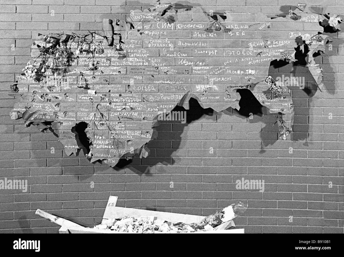 A Soviet Union map designating the location of 162 purge labor camps