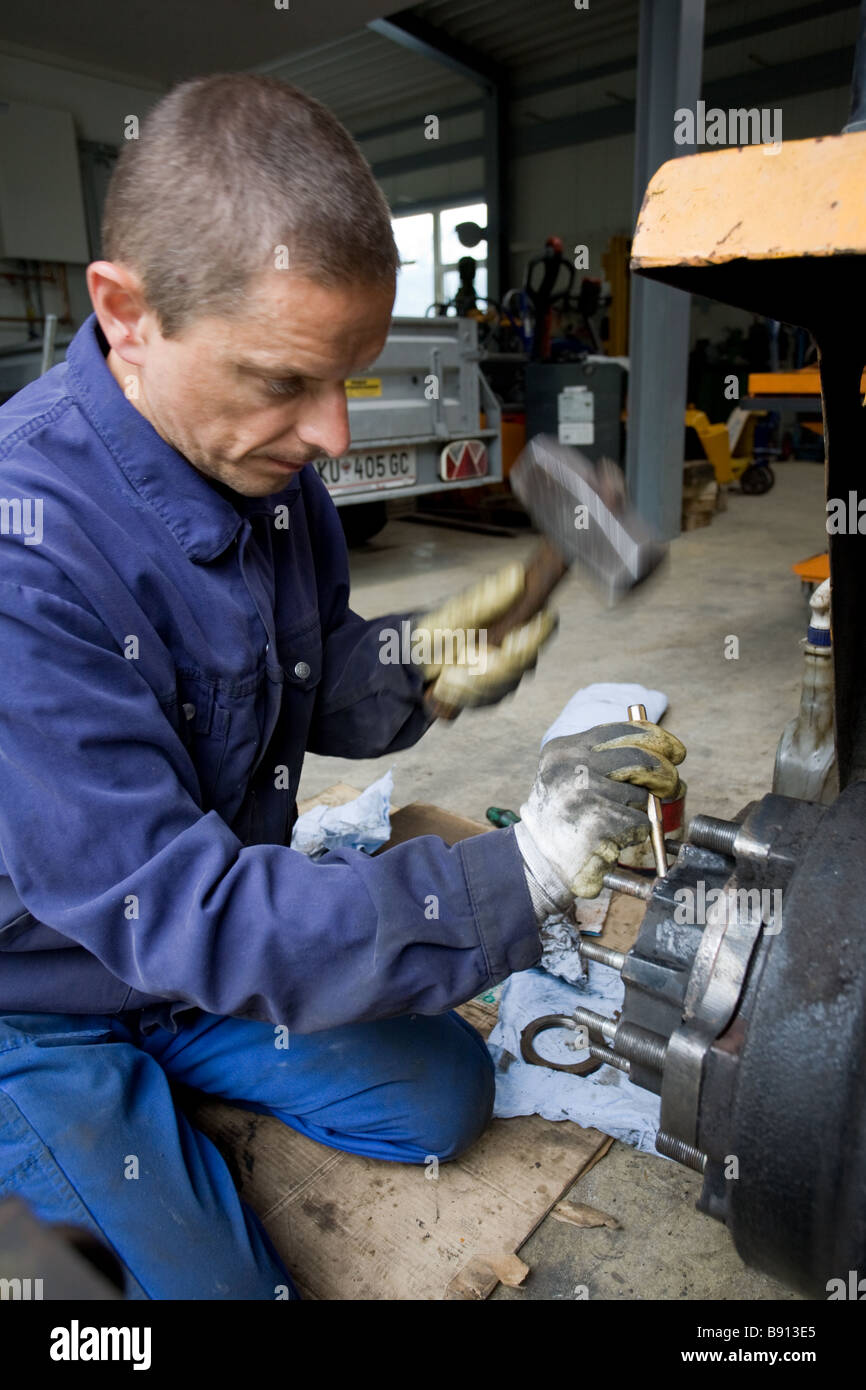 mechanic at work Stock Photo Alamy