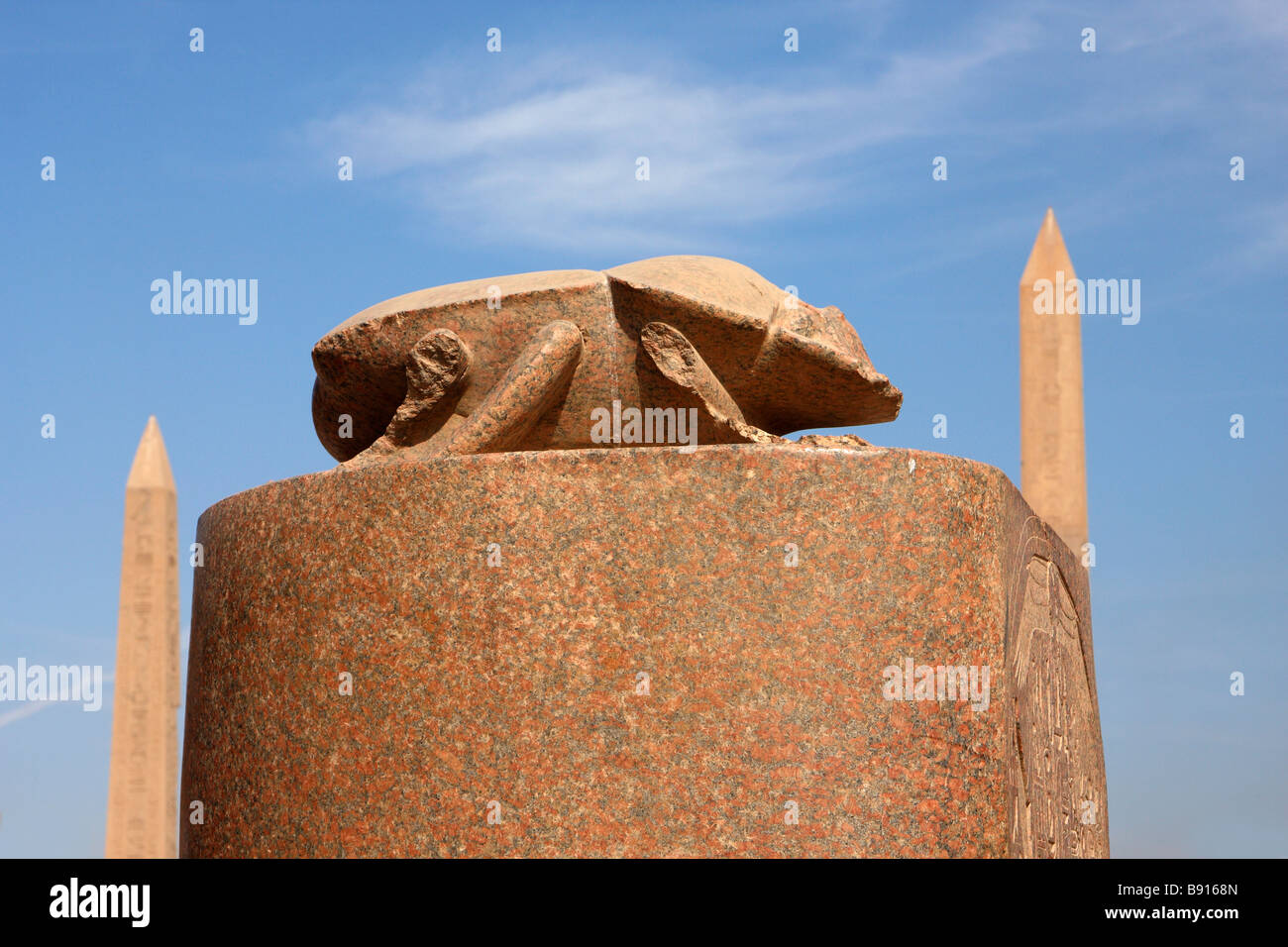 Sacred scarab beetle statue between two obelisks of Pharaoh Tuthmosis I and Queen Hatshepsut, Karnak Temple, Luxor, Egypt Stock Photo