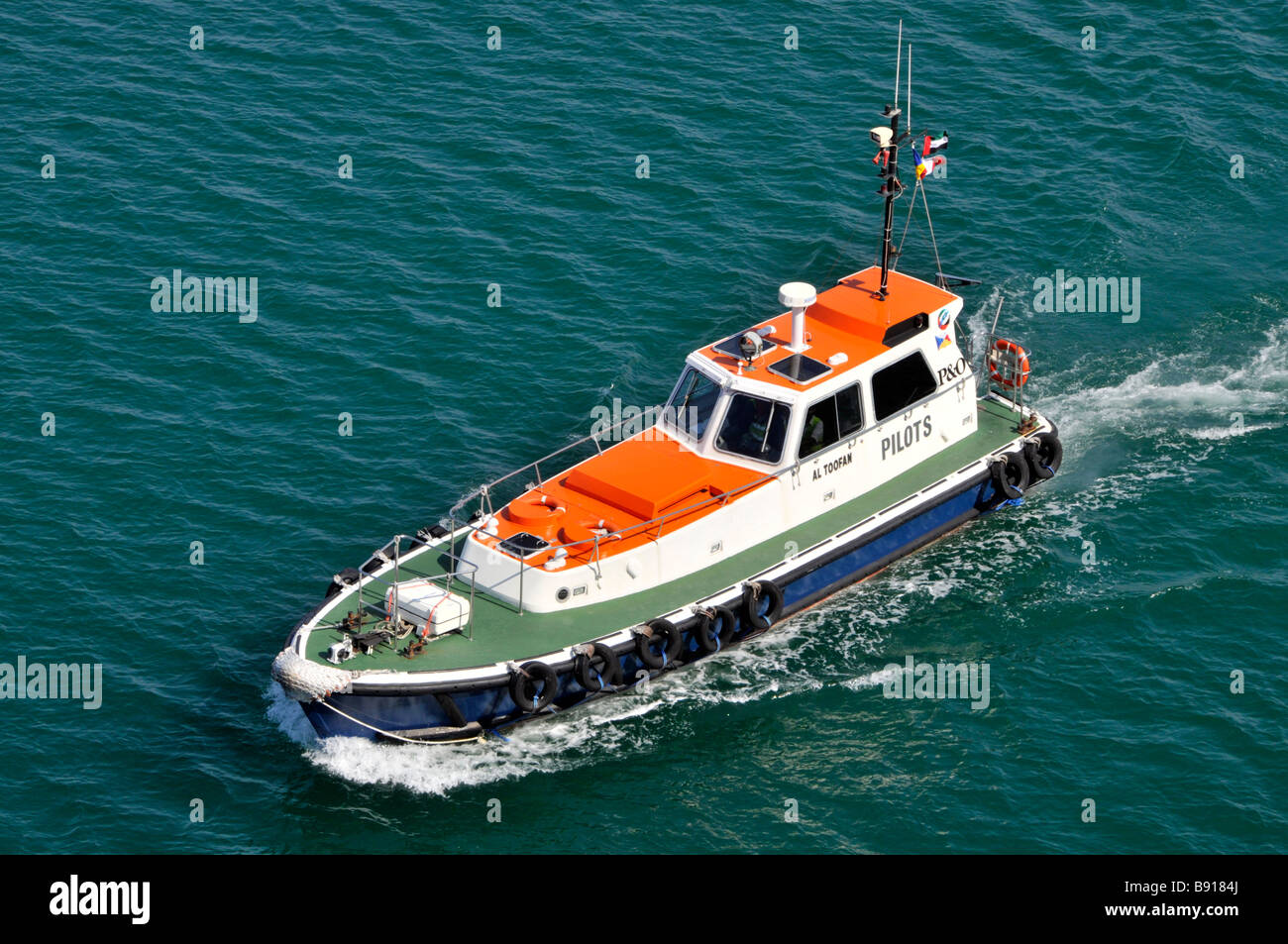 Dubai Port Rashid pilot launch with P&O markings coming alongside cruise ship Stock Photo