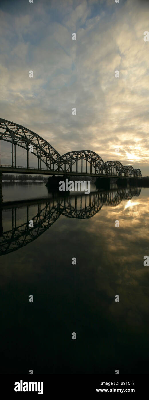 Steel arched girder truss hi-res stock photography and images - Alamy