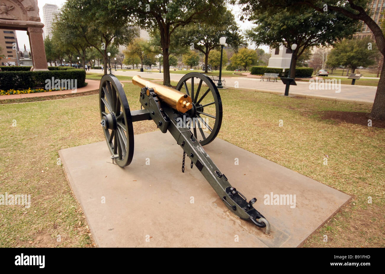 Old brass cannon at the Texas Capitol Building, Austin Stock Photo Alamy
