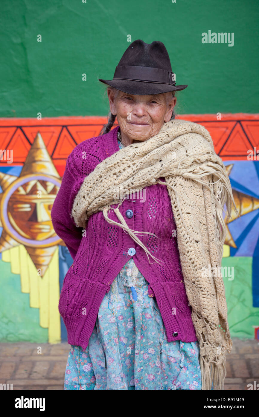 Old lady shawl hi-res stock photography and images - Alamy