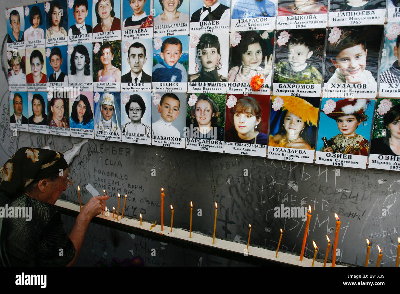Сколько людей погибло в теракте в школе. Дети Беслана 1 сентября 2004. Беслан 2004 год школа теракт.