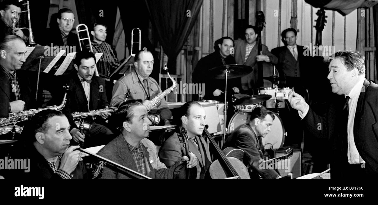 утесов оркестр. утесов оркестр. утесов оркестр. советский джаз "теа-джаз оркестр утесова. утесов оркестр.