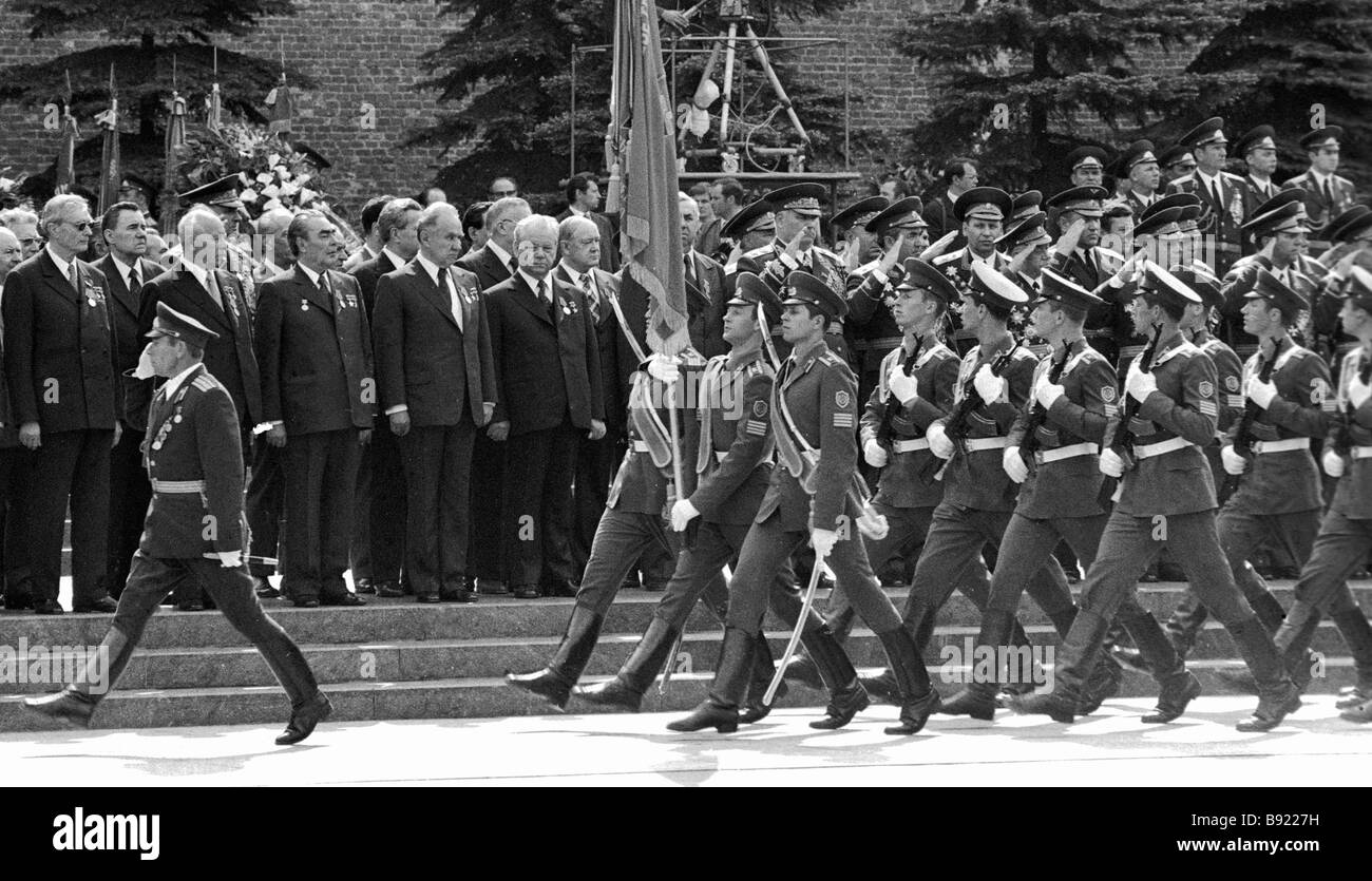 Когда 9 мая стал выходным. Брежнев парад Победы 1975.