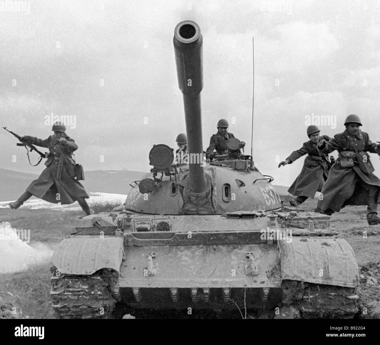 Landed tanks are assaulting at the manoeuvre Stock Photo Alamy
