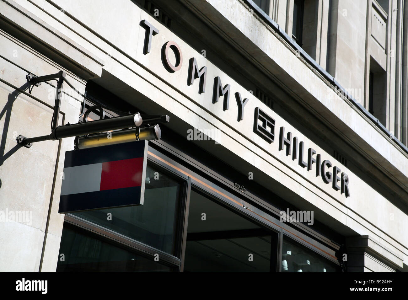 Tommy hilfiger logo hi-res stock photography and images - Alamy