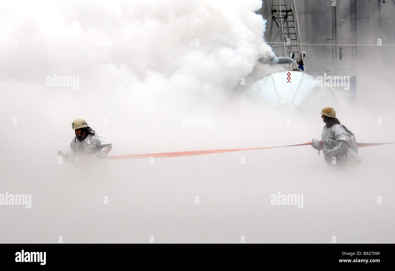 New fire fighting equipment was tested at oil reservoir of company OAO