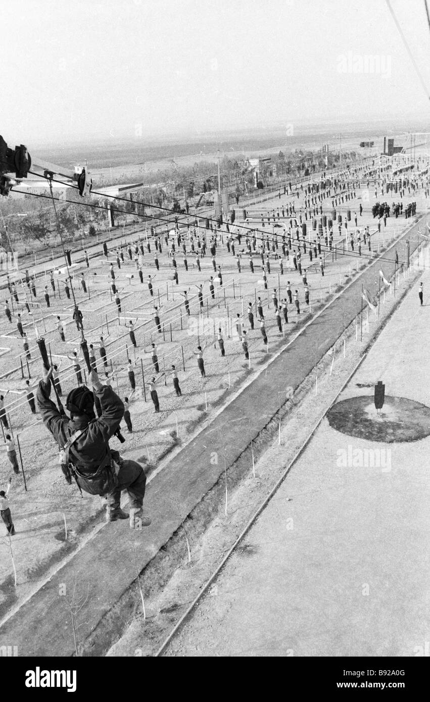 Paratroopers exercise in a sports camp Stock Photo Alamy
