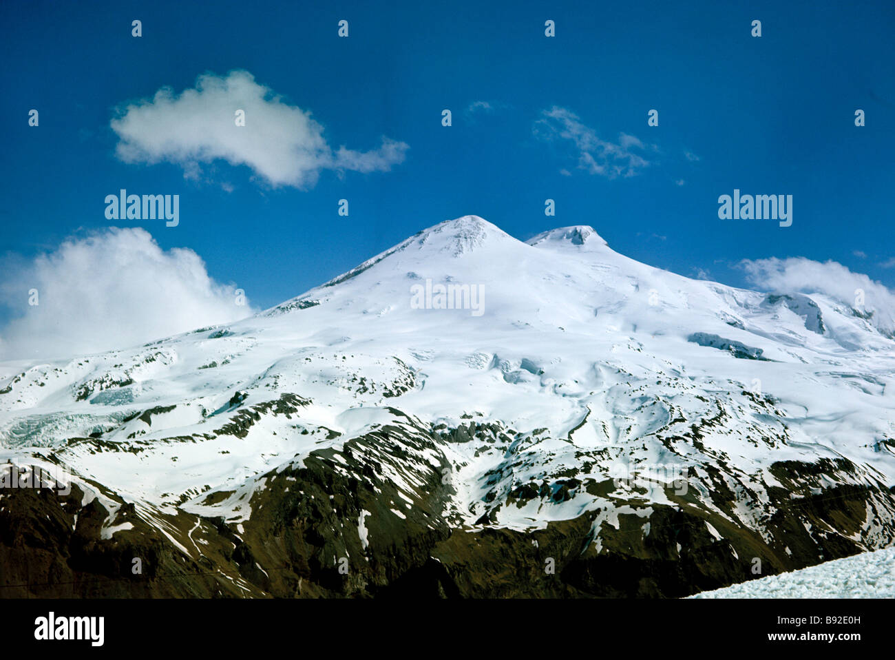 Эльбрус действует или нет. Нальчик Эльбрус. Нальчик Эльбрус фото. Разлог горы. Эльбрус извержение.