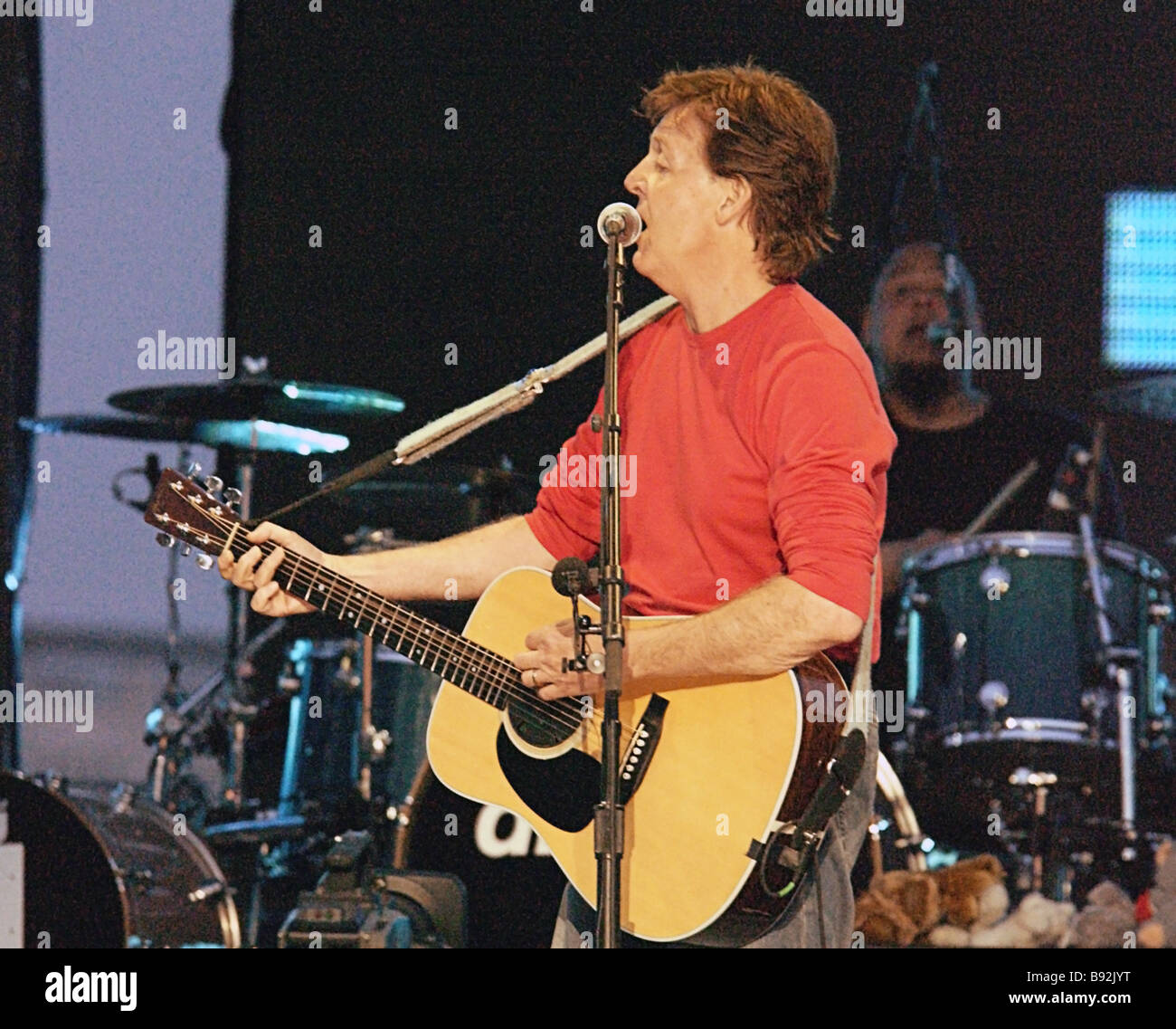 Концерт маккартни на красной. Концерт маккартни на красной. Концерт маккартни на красной. Пол маккартни в москве 2003. Пол маккартни красная площадь концерт.