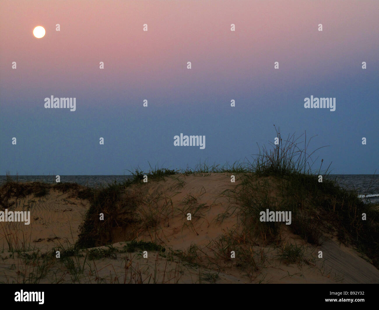 Landscape beach dusk moon hi-res stock photography and images - Alamy