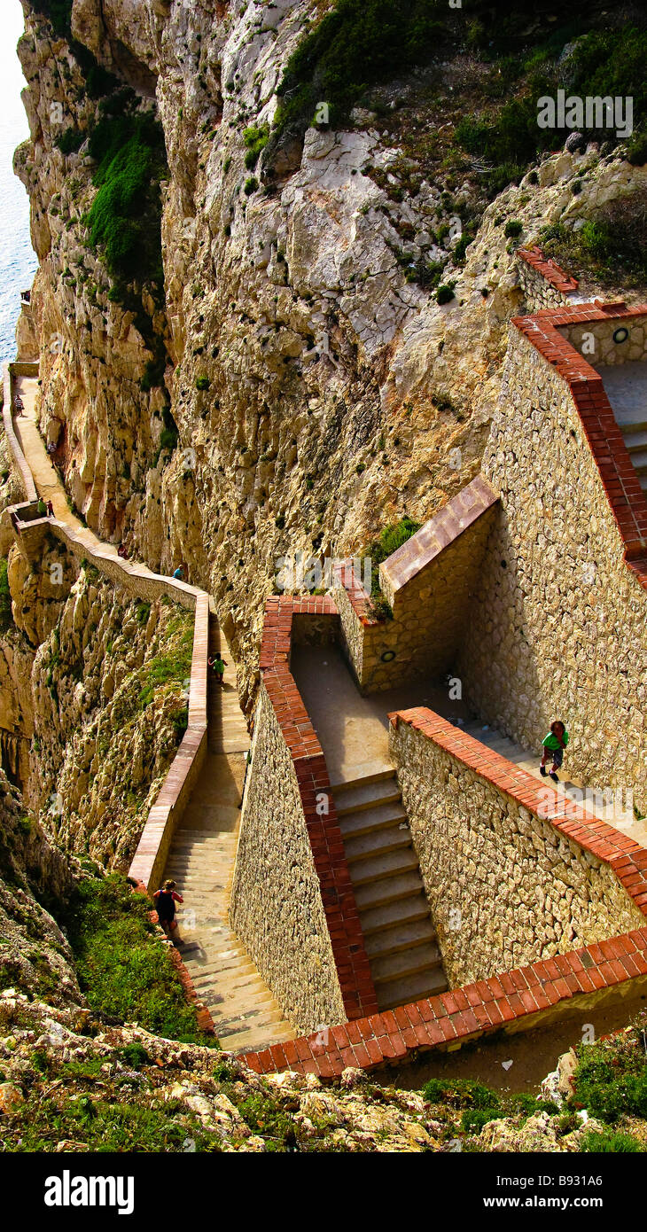 Escala del Cabirol (Escalera del Corzo, 656 escalones tallados en la roca que llevan a la Gruta de Neptuno). Capo Caccia. Sardegna. Italia Stock Photo