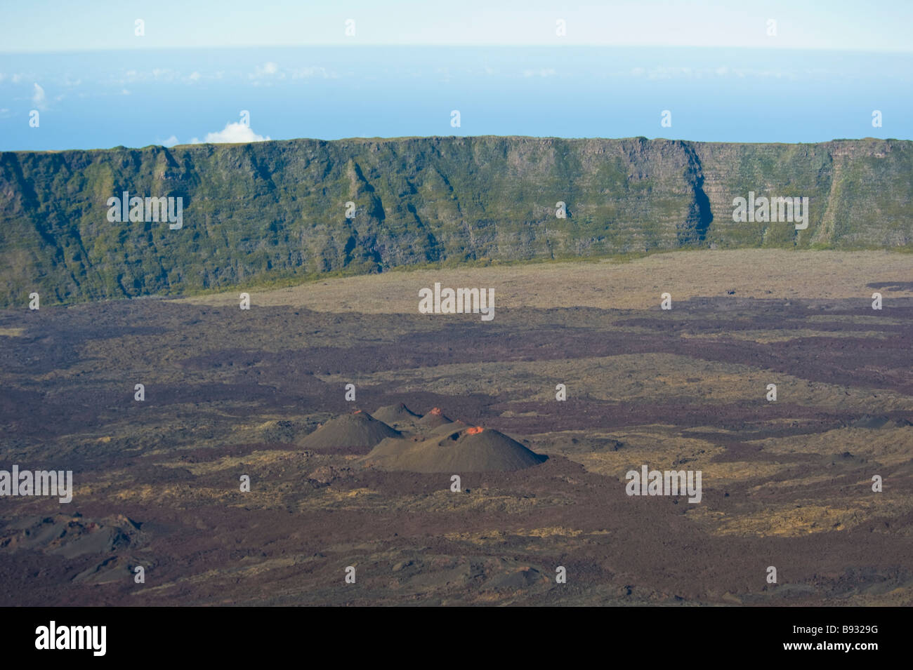 Aerial photo of active volcano crater Piton de la Fournaise, La Réunion France Krater Vulkan