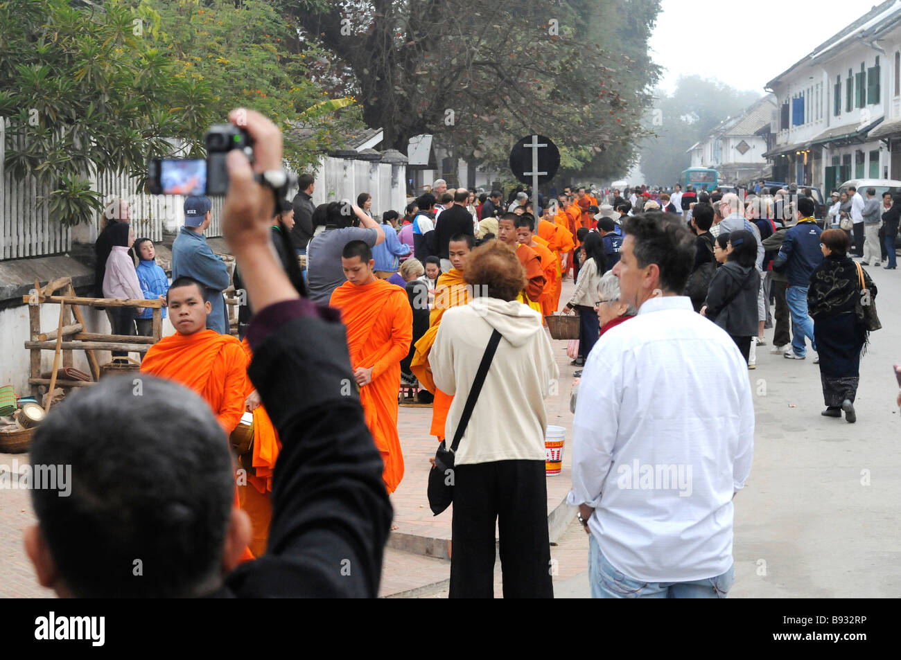 Monks collect alms Stock Photo - Alamy