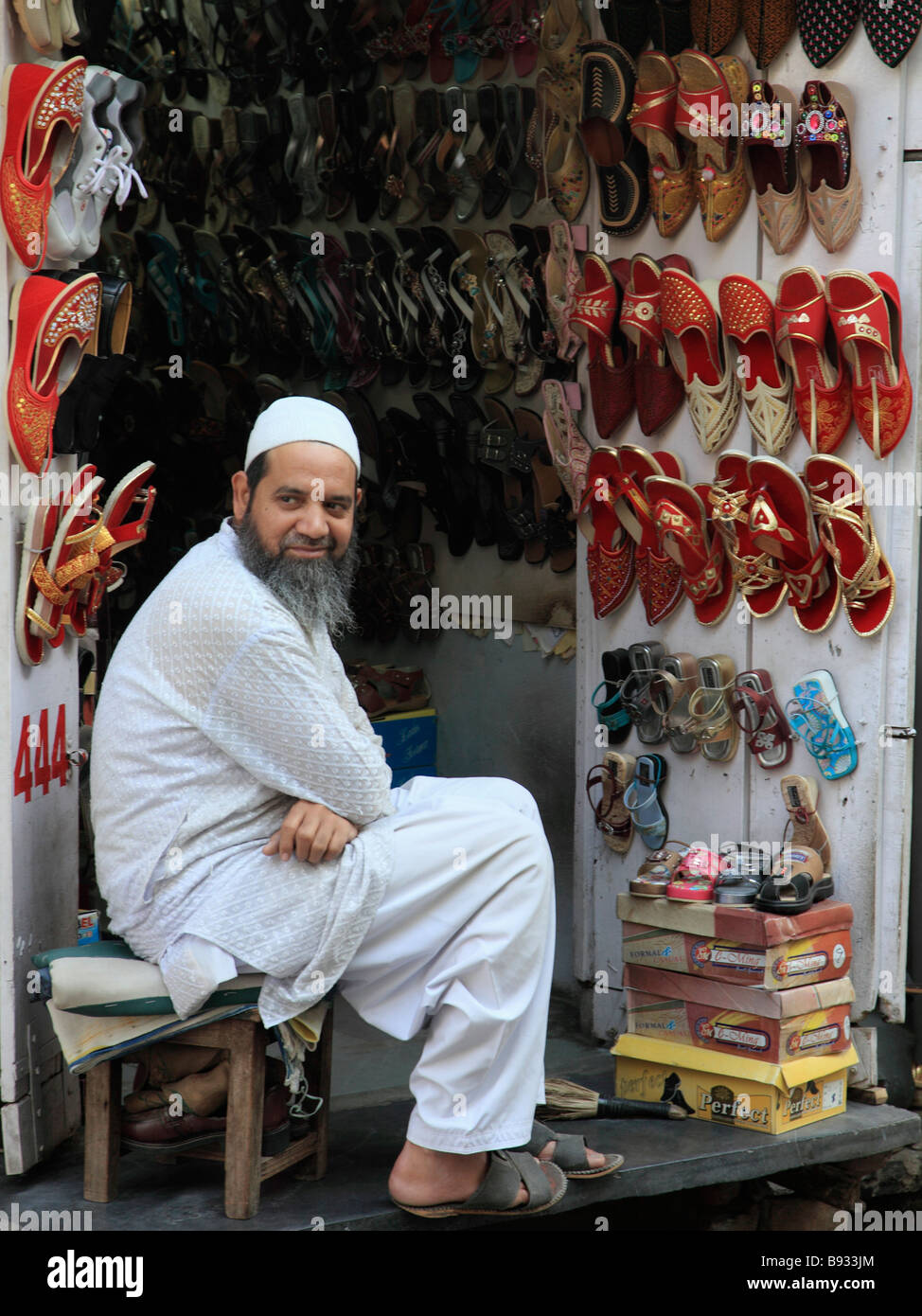 India Rajasthan Udaipur shoe shop vendor Stock Photo Alamy