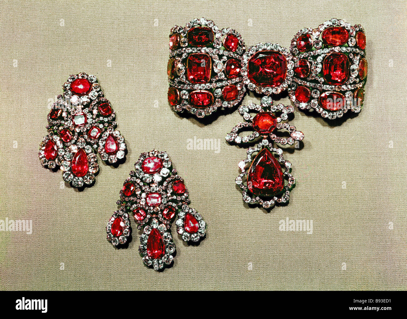 1764 Bow En Esclavage And Pendants Cut Diamonds Spinels Gold And Silver From The Russian Diamond Fund Bright Gold Lined Spinels Stock Photo Alamy
