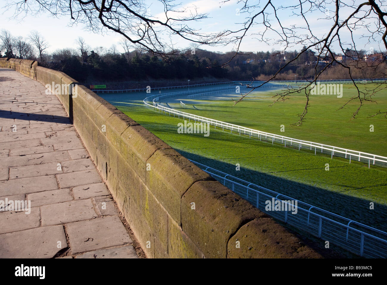 Chester roodee racecourse hi-res stock photography and images - Alamy