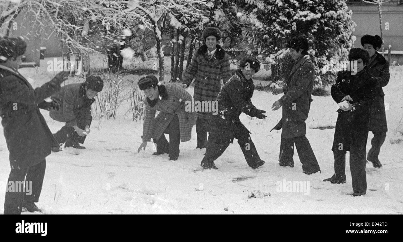 How 20 thousand soldiers played snowballs 83 How 20 thousand soldiers played snowballs 4